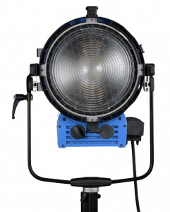 HENSEL F-Spot 3000, mit 20-pol. Langstecker, inkl. 4-Flügeltor